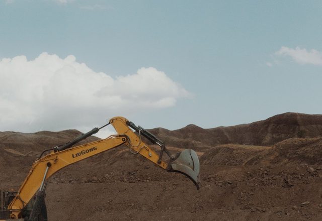 Excavator-fed feed